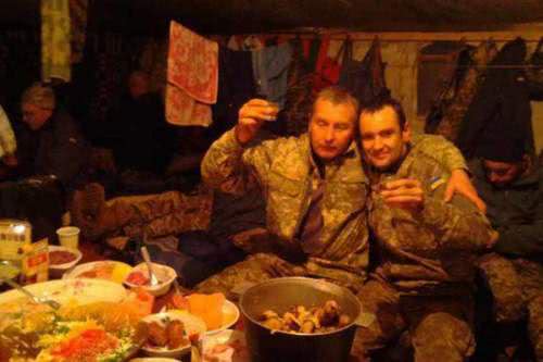 В Счастье пьяные ВСУшники избили продавца за звучание русских песен в магазине