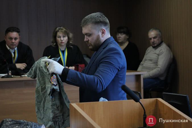 Убийство работницы одесского СИЗО: прокурор принес на заседание вещдоки, а подсудимый снова заявил судье отвод