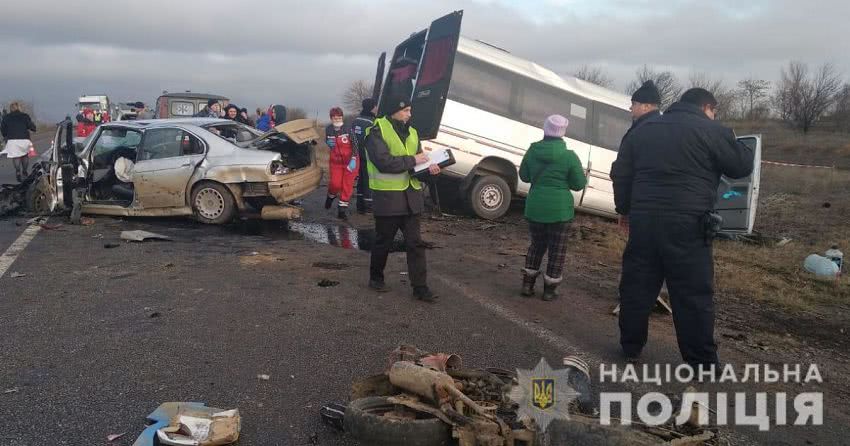 Водій-винуватець ДТП з маршруткою на Одещині їхав на краденій машині і віз крадений мопед