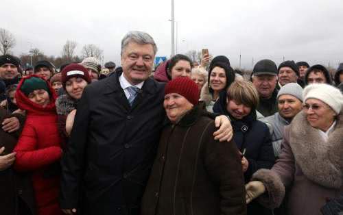 Фотофакт: в Измаил поддержать Порошенко прибыла массовка на трёх автобусах Фотофакт: в Измаил поддержать Порошенко прибыла массовка на трёх автобусах
