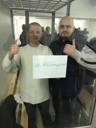Я — не Бандера: остаются верны своим принципам и убеждениям Евгений Мефедов и Сергей Долженков, которым вновь продлили меру пресечения — СИЗО Я — не Бандера: остаются верны своим принципам и убеждениям Евгений Мефедов и Сергей Долженков, которым вновь продлили меру пресечения — СИЗО