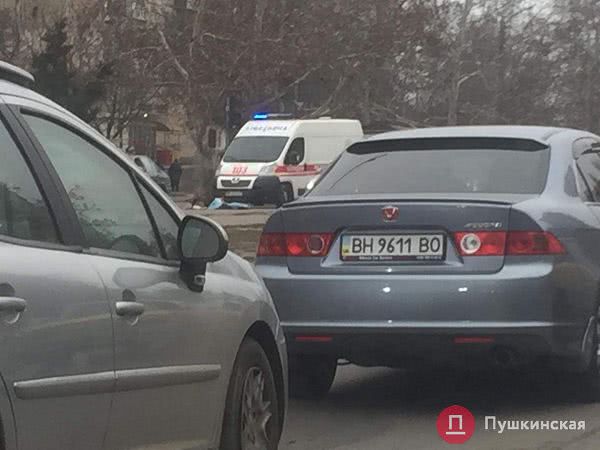 В Одессе грузовик насмерть сбил 72-летнюю женщину и скрылся. Фото