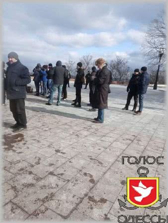 Фотофакт: 23 февраля одесситы возложили цветы к памятнику Неизвестному матросу Фотофакт: 23 февраля одесситы возложили цветы к памятнику Неизвестному матросу