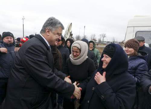 Фотофакт: в Измаил поддержать Порошенко прибыла массовка на трёх автобусах Фотофакт: в Измаил поддержать Порошенко прибыла массовка на трёх автобусах