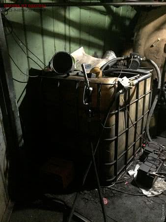 В Одесской области на Киевской трассе выявили нелегальную заправку