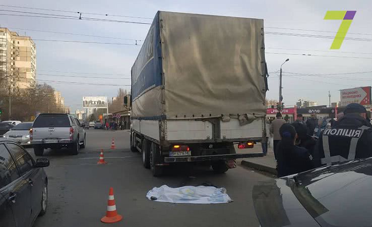 Грузовик насмерть сбил женщину-пешехода в Суворовском районе Одессы