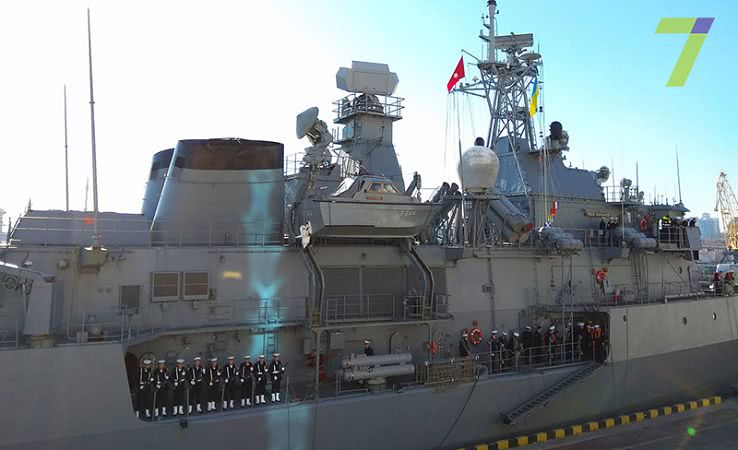 В порту Одессы пришвартовались два военных корабля ВМС Турции (фото)