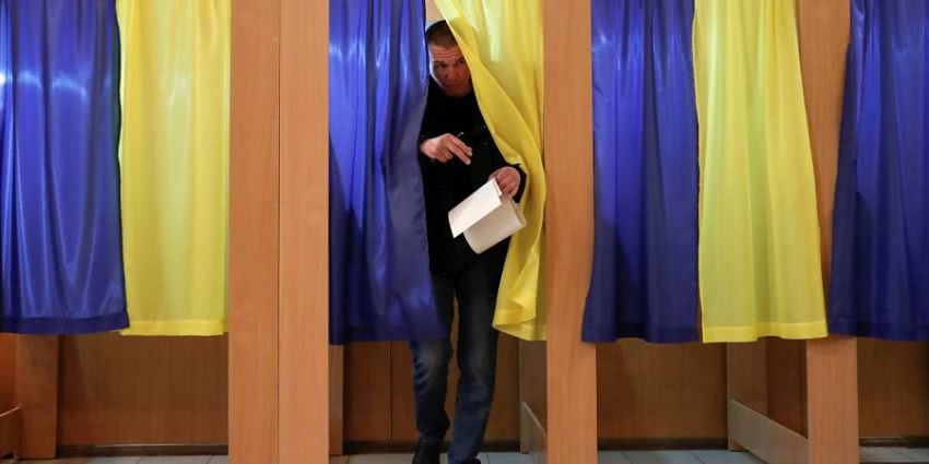 В Одеській області члена виборчої комісії відсторонили через пияцтво