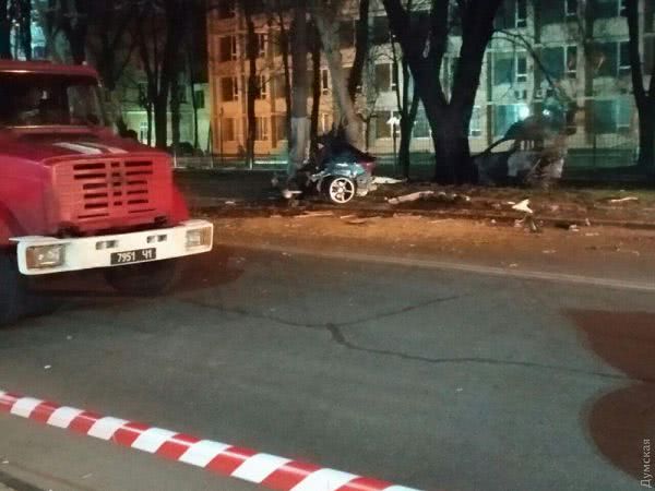 Смертельна ДТП в Одесі: BMW врізався у стовп