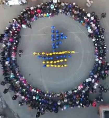 В Одесі школярі провели флешмоб на підтримку військовополонених українських моряків