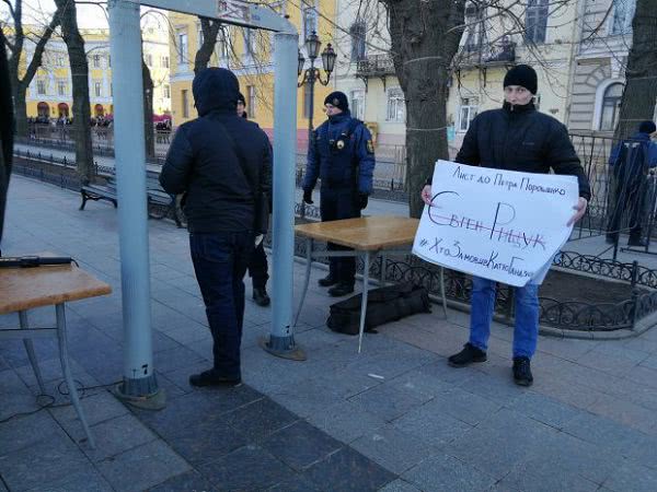 Порошенка зустріли в Одесі банерами «Хто замовив Гандзюк?»: реакція гаранта