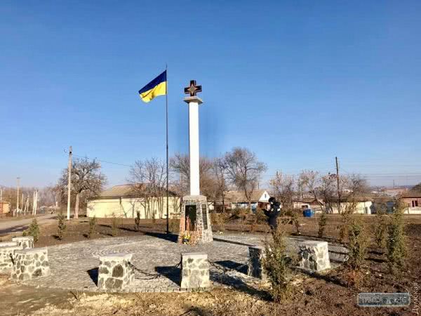 Неизвестные осквернили мемориал УНР в Одесской области