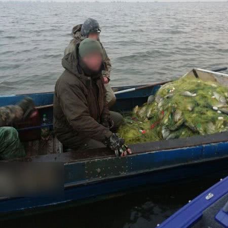 На заповедной территории Днестровского лимана задержали браконьеров, которые выловили более 100 кг рыбы