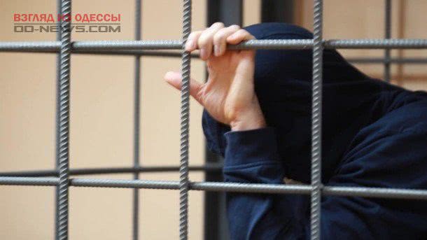 В Одессе запугали удавкой, после чего ограбили прохожего