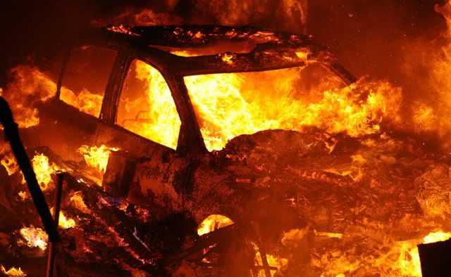 Ночью в Одессе горел автомобиль: не исключен поджог