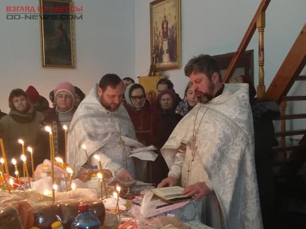 Одесская область: православные в Раздельной молились за усопших родных и близких