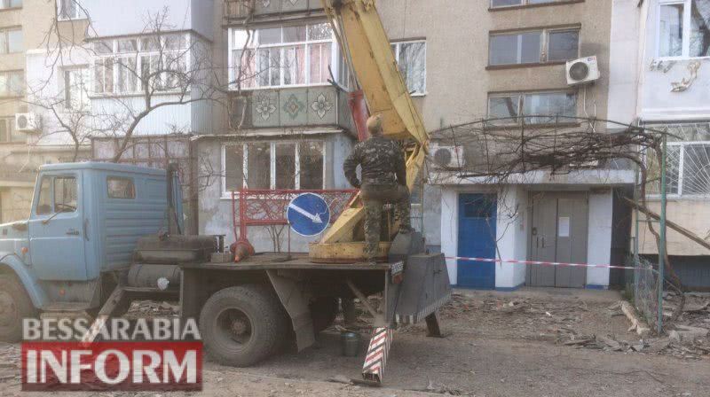 Поваленные деревья, крыши и остановка: шквальный ветер наделал немало бед в Белгород-Днестровском и районе (фотофакт)