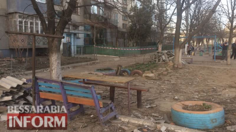 Поваленные деревья, крыши и остановка: шквальный ветер наделал немало бед в Белгород-Днестровском и районе (фотофакт)