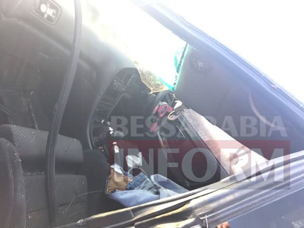 На трассе Одесса-Рени из-за попавшей в колесо палки Toyota перевернулась четыре раза
