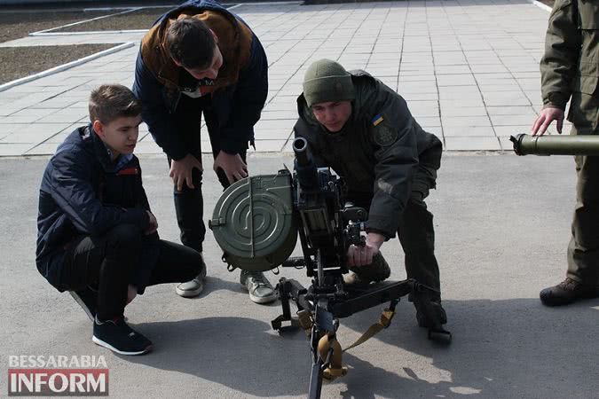 Территорию батальона Нацгвардии в Измаиле сегодня "оккупировали"...школьники