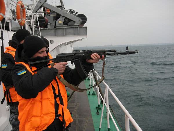 Восемь бойцов срочной службы впервые вышли в море после выпуска из учебного центра Морской охраны в Измаиле