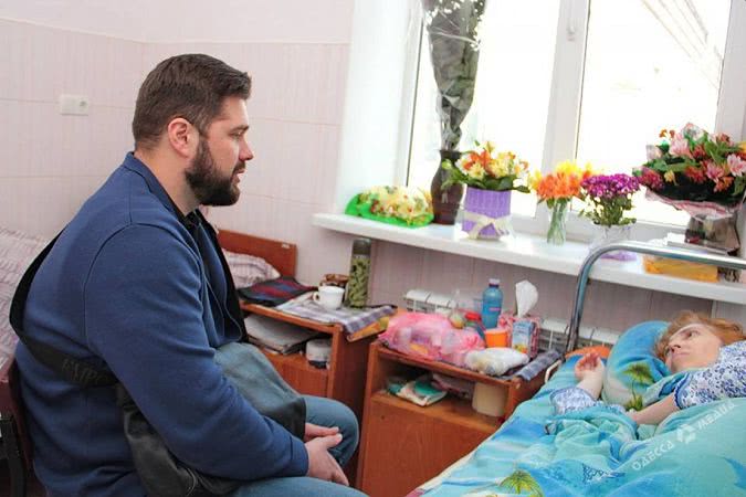 Лидер «Батьківщини» помогла жительнице Черноморска в борьбе со страшной болезнью