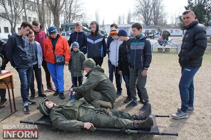 Территорию батальона Нацгвардии в Измаиле сегодня "оккупировали"...школьники