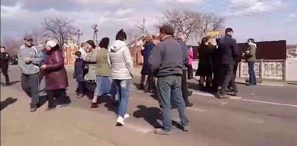 После очередного смертельного ДТП люди перекрыли трассу под Одессой (фото, видео)