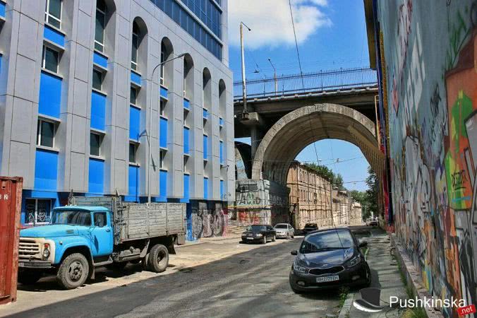 Настолько страшную улицу в историческом центре Одессы, что ее нельзя называть, ждет ремонт