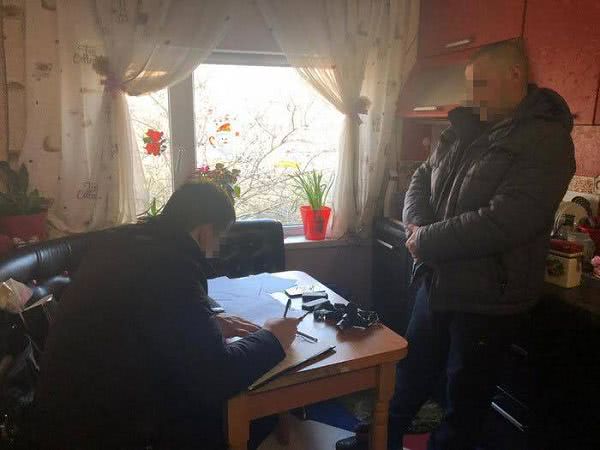 Жители приграничного села Одесской области наладили контрабанду сигарет, но попались. Фото