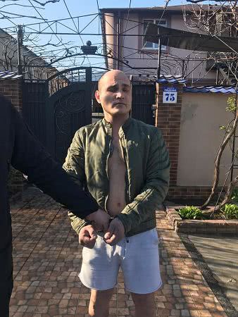В Одессе задержали мужчину, добивавшего нацгвардейцев после аварии на поселке Котовского. Фото, видео
