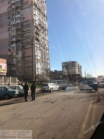 На Таирова произошло тройное ДТП
