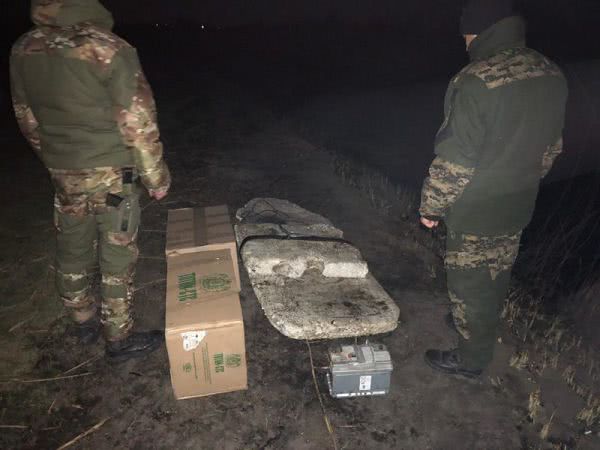 Контрабанда сигарет на лодке из пенопласта: в Кучургане ночью ловили «бизнесменов»