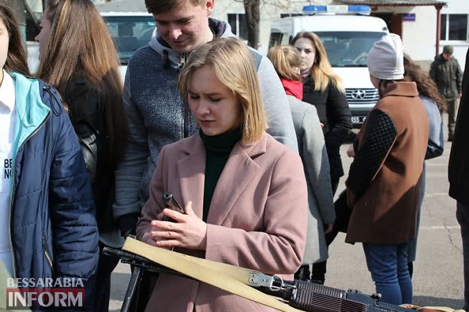 Территорию батальона Нацгвардии в Измаиле сегодня "оккупировали"...школьники