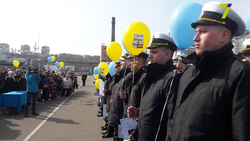 В Одессе провели флешмоб в поддержку пленных моряков (фото)