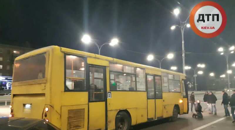 В Киеве маршрутка с отказавшими тормозами сбила на пешеходном переходе троих женщин. Одна из пострадавших жительница Аккермана