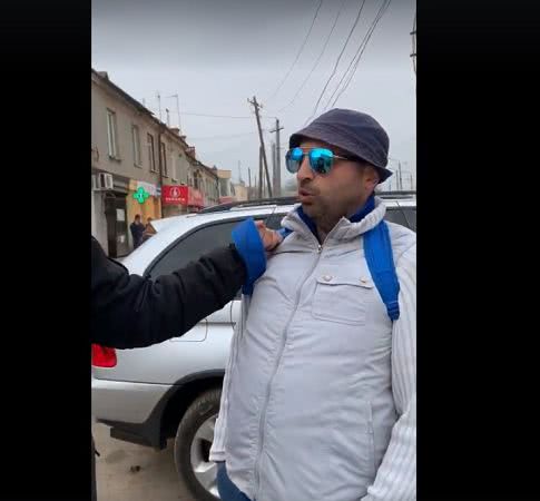 Активист одесского майдана показал полицейскому свой половой орган