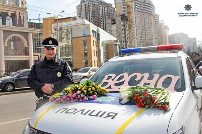 Как одесситок поздравляли с Международным женским днем