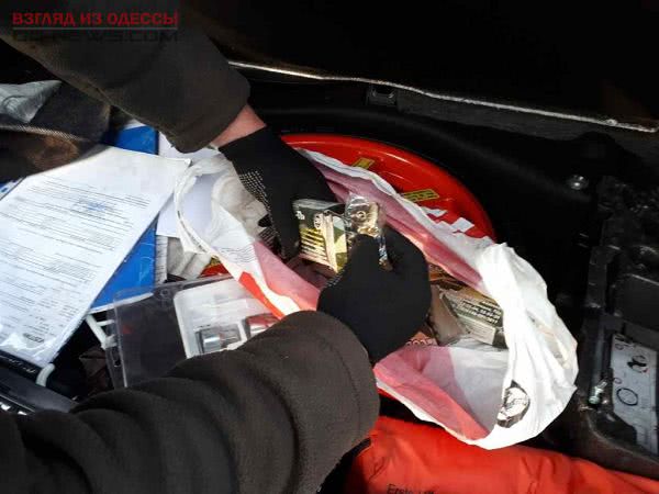 На таможне в Одесской области в машине нашли боеприпасы