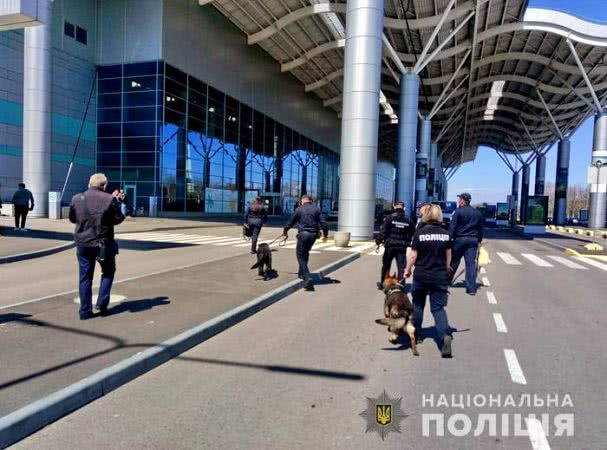 Из одесского аэропорта эвакуировали 400 человек из-за сообщения о бомбе