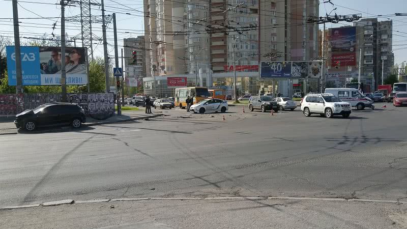 ДТП в Одессе: не разминулись скорая и легковое авто (фото)