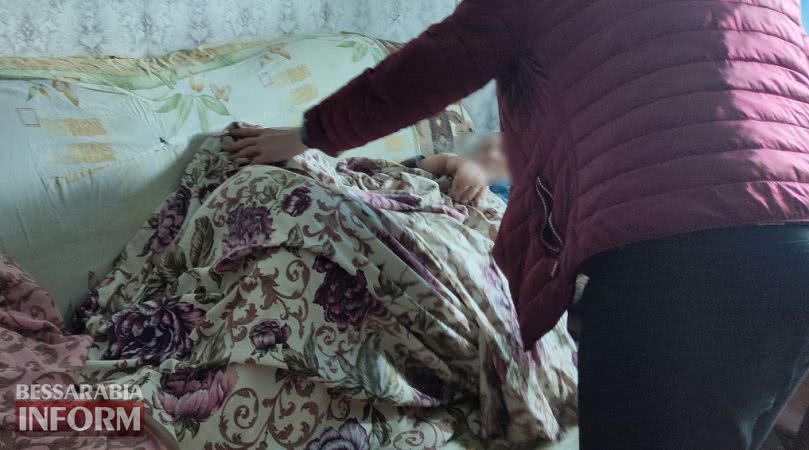 Измаильским спасателям пришлось взламывать входную дверь, чтобы спасти пожилую хозяйку квартиры