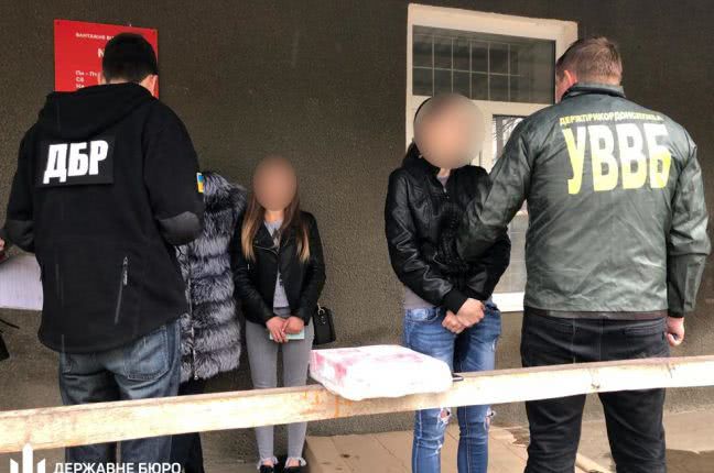 В Подольске женщина-пограничник приторговывала наркотиками