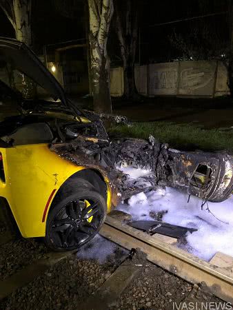 В Одессе владелец спорткара превратил свое авто в груду металла (фото)