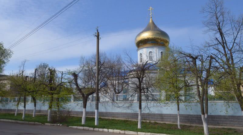 В Татарбунарах коммунальщики продолжают варварски обрезать деревья