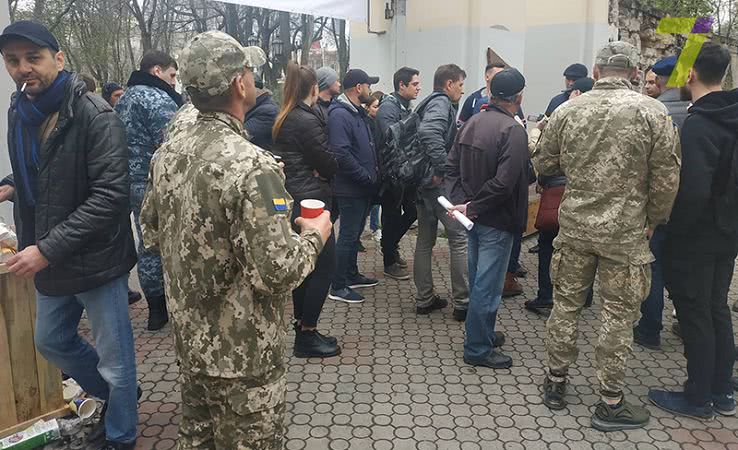 Скандал в Летнем театре в Одессе: на входе установили будку охраны (фото)