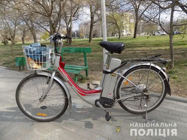 В Измаиле пенсионер задержал и передал полиции вора, который пытался украсть у него электровелосипед