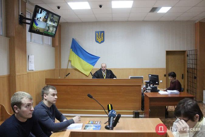 «Не добивал, а пытался помочь»: одессит, которого подозревают в избиении пострадавших в ДТП нацгвардейцев, отрицает свою вину