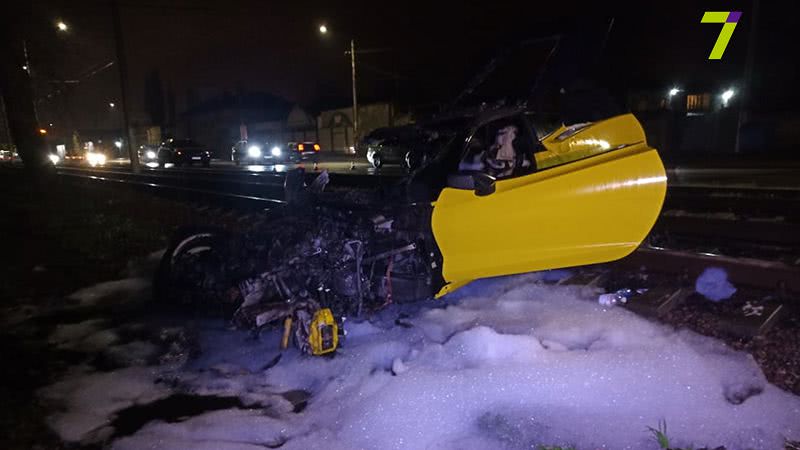 В Суворовском районе Одессы на полном ходу загорелся автомобиль (фото)