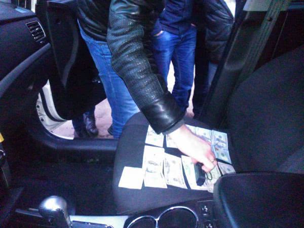 В Одессе директор института попался на взятке в 900 долларов